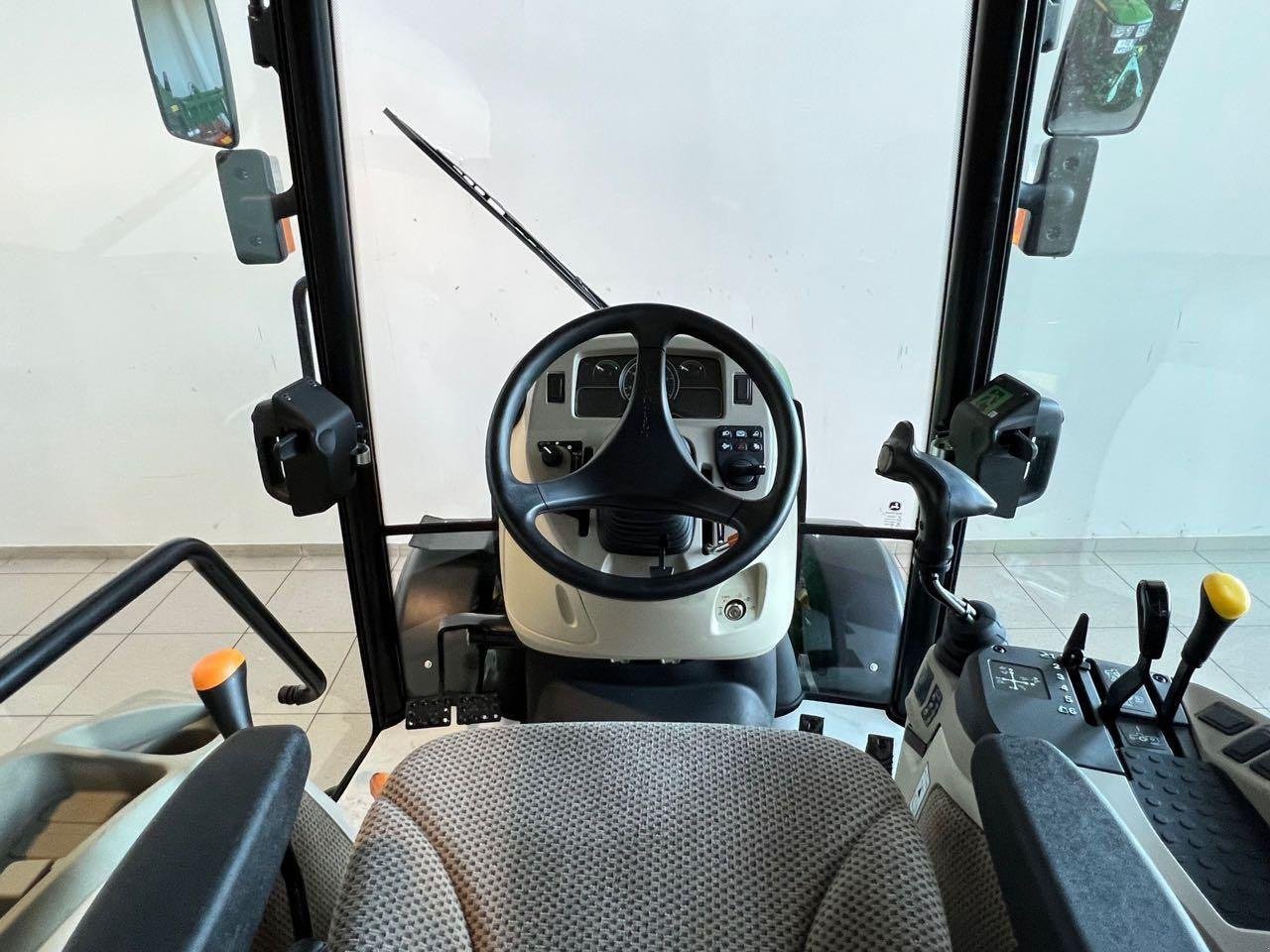 Kommunaltraktor des Typs John Deere 3033R, Mietmaschine in Beckum (Bild 5)