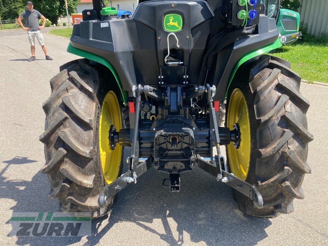 Kommunaltraktor typu John Deere 3038E, Neumaschine v Kanzach (Obrázok 5)