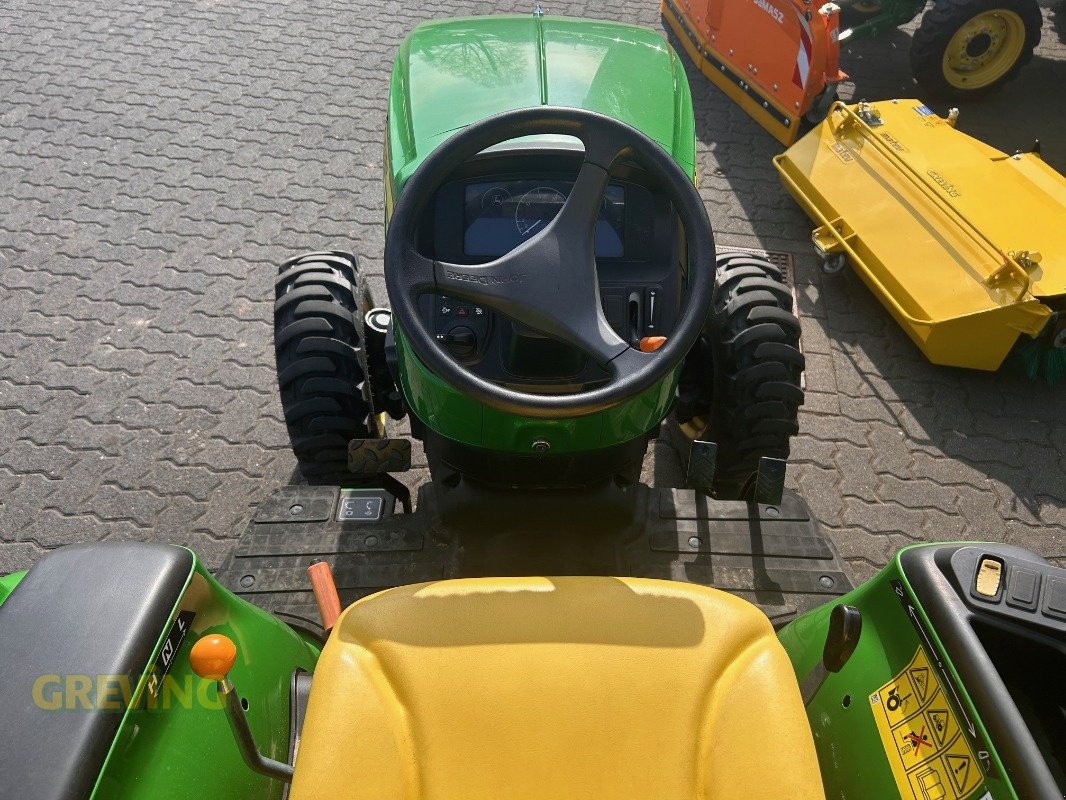 Kommunaltraktor des Typs John Deere 3038E, Neumaschine in Wesseling-Berzdorf (Bild 3)