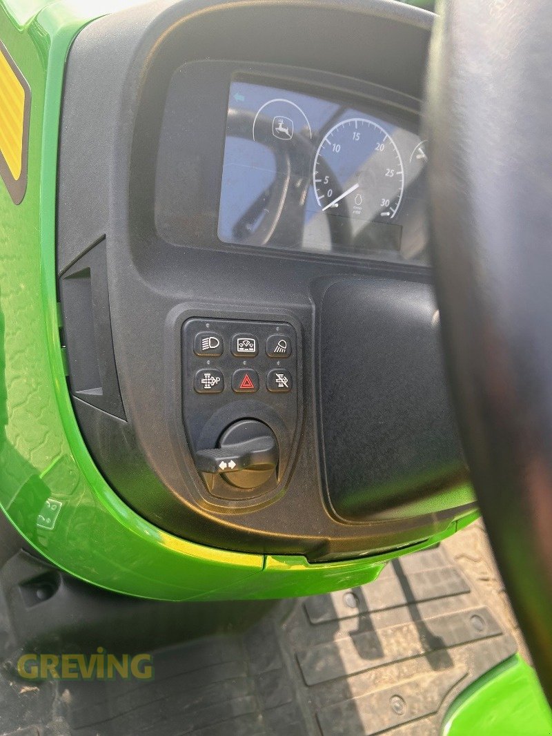 Kommunaltraktor des Typs John Deere 3038E, Neumaschine in Wesseling-Berzdorf (Bild 2)
