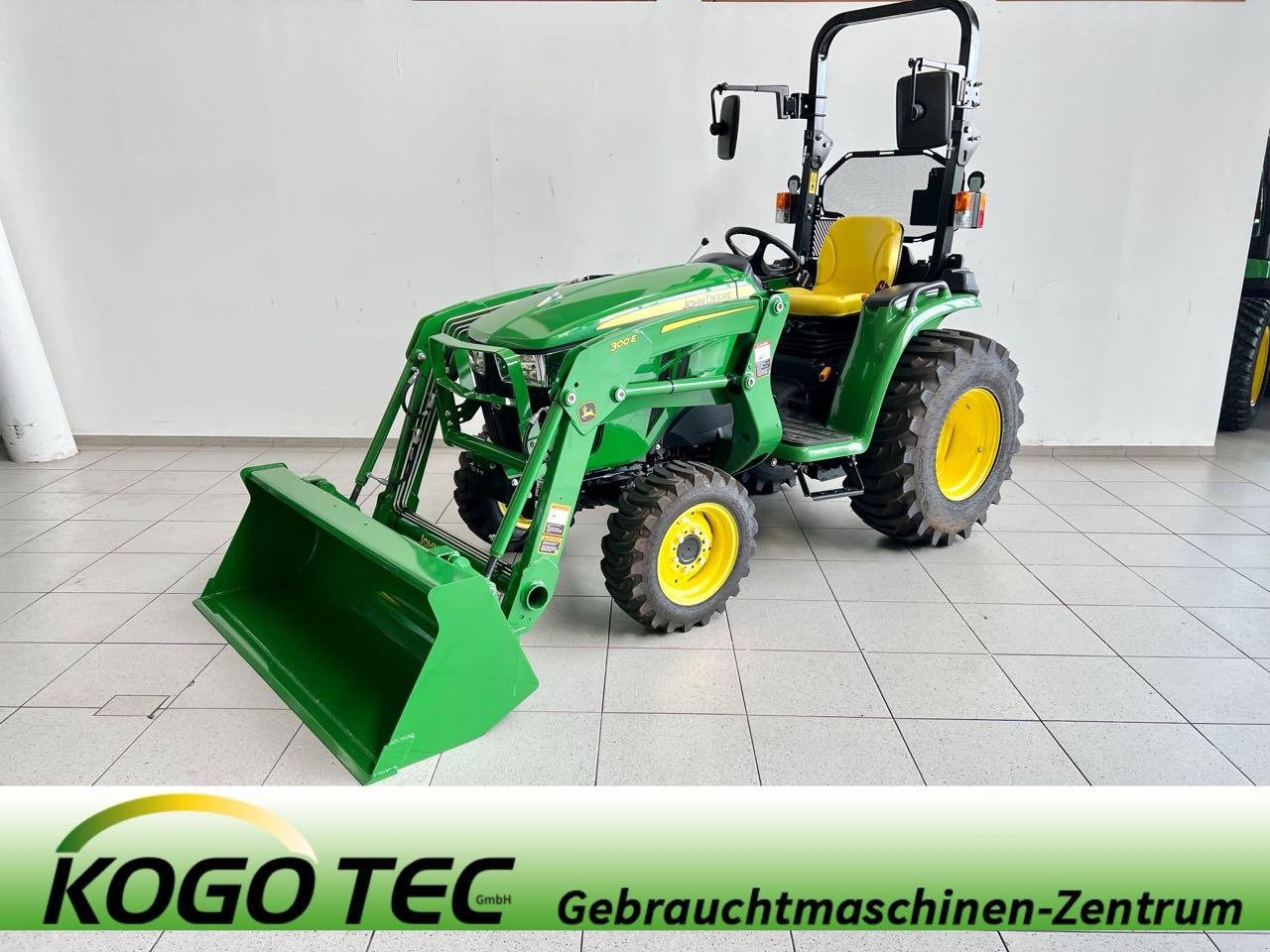 Kommunaltraktor des Typs John Deere 3038E, Neumaschine in Beckum (Bild 1)