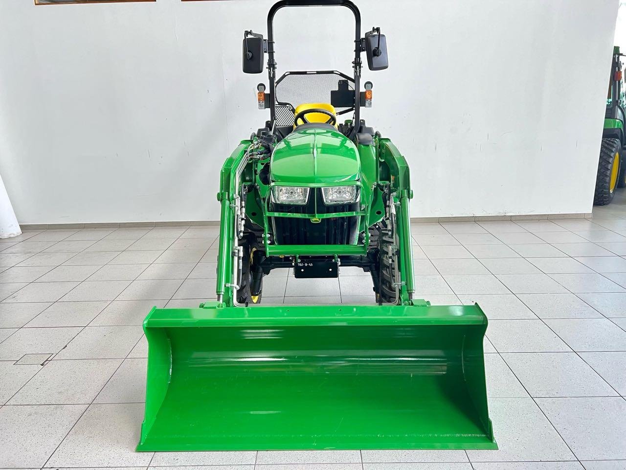 Kommunaltraktor des Typs John Deere 3038E, Neumaschine in Beckum (Bild 4)