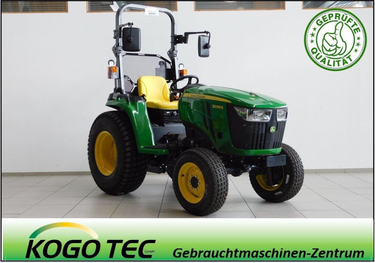 Kommunaltraktor des Typs John Deere 3038E, Gebrauchtmaschine in Neubeckum (Bild 1)