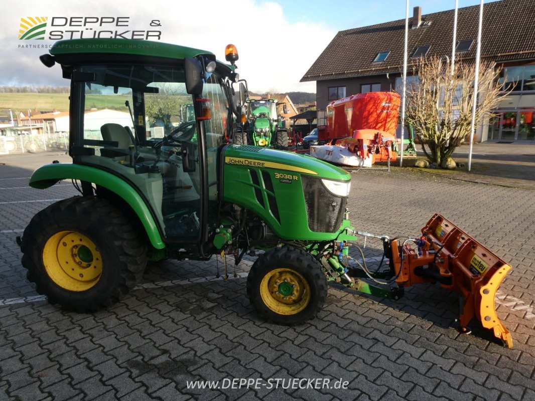 Kommunaltraktor типа John Deere 3038R mit FL 320R + Schneeschild etc., Gebrauchtmaschine в Lauterberg/Barbis (Фотография 15)