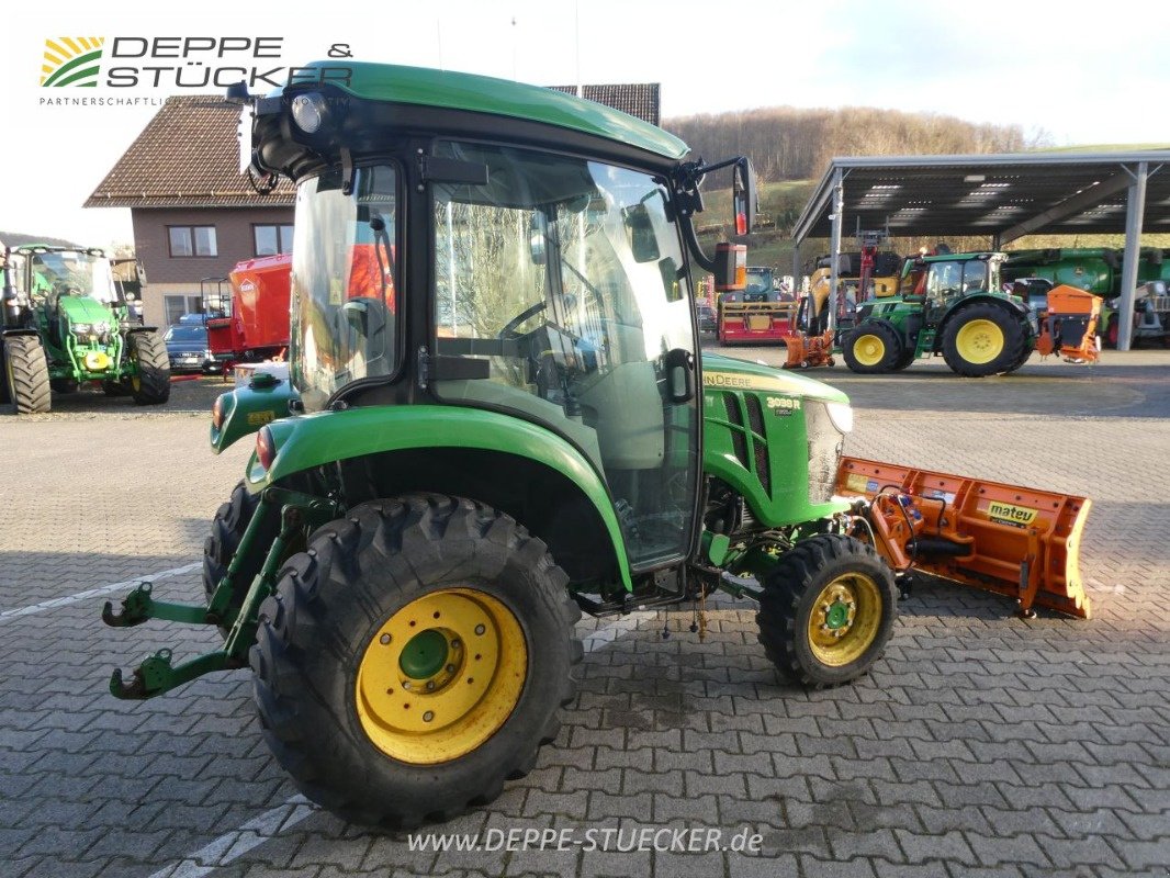 Kommunaltraktor типа John Deere 3038R mit FL 320R + Schneeschild etc., Gebrauchtmaschine в Lauterberg/Barbis (Фотография 16)