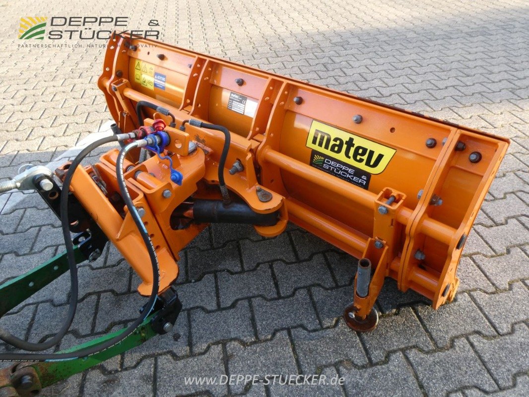 Kommunaltraktor типа John Deere 3038R mit FL 320R + Schneeschild etc., Gebrauchtmaschine в Lauterberg/Barbis (Фотография 30)