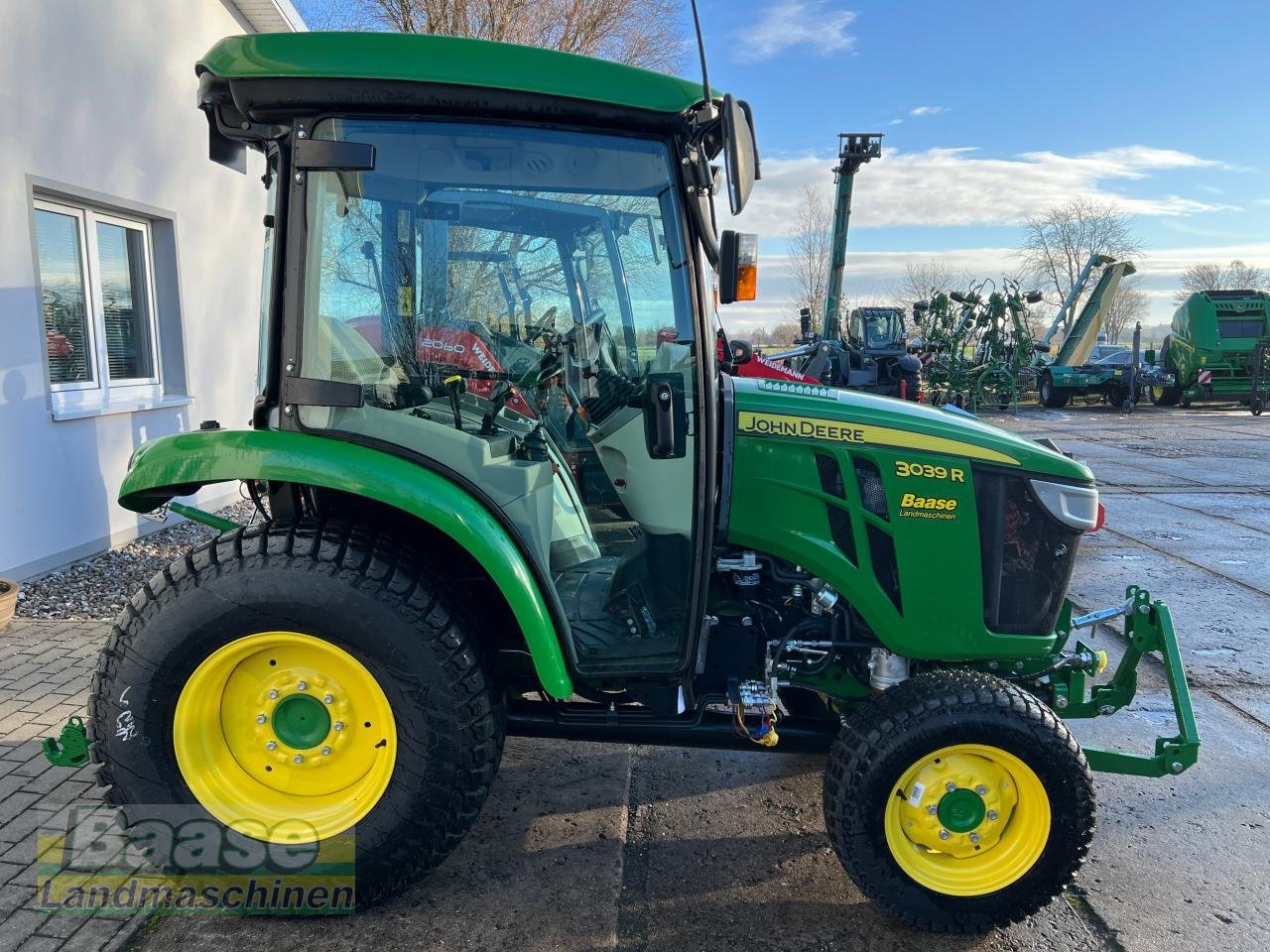 Kommunaltraktor от тип John Deere 3039R mit Frontzapfwelle, Neumaschine в Holthof (Снимка 4)