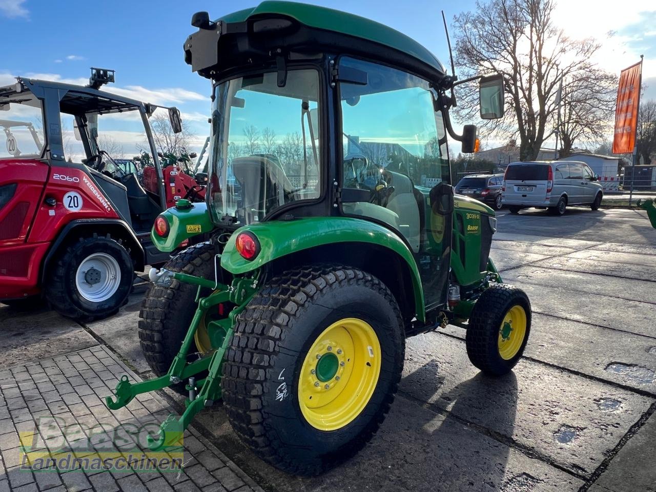 Kommunaltraktor от тип John Deere 3039R mit Frontzapfwelle, Neumaschine в Holthof (Снимка 5)