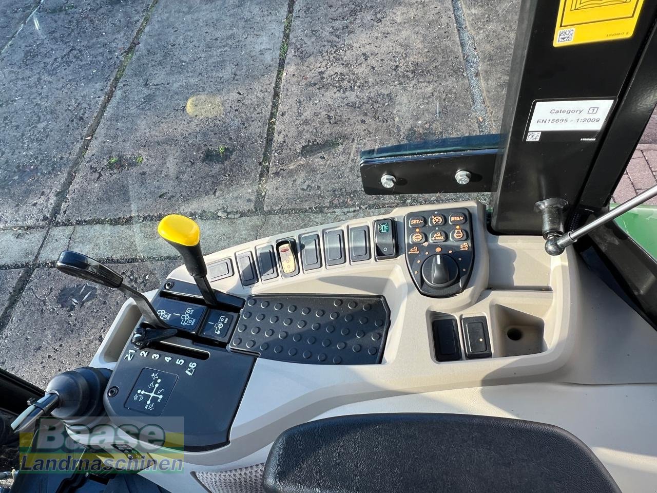 Kommunaltraktor от тип John Deere 3039R mit Frontzapfwelle, Neumaschine в Holthof (Снимка 11)