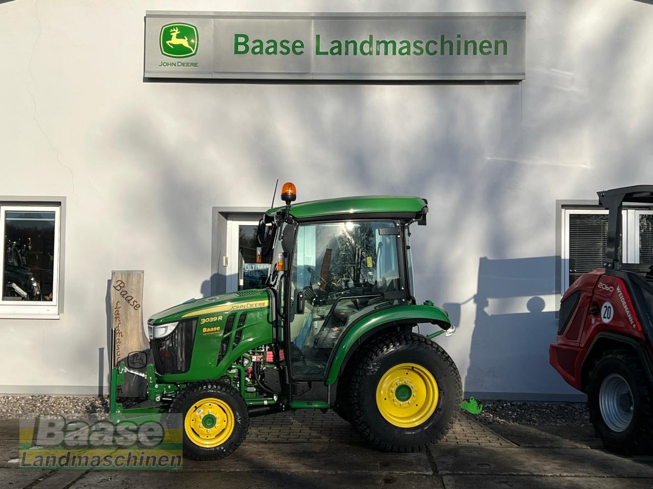 Kommunaltraktor от тип John Deere 3039R mit Frontzapfwelle, Neumaschine в Holthof (Снимка 17)