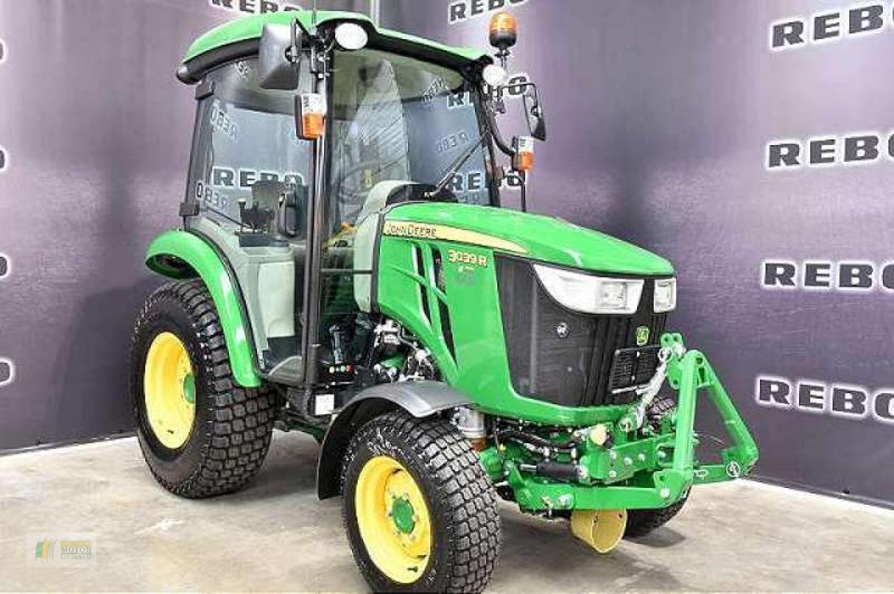 Kommunaltraktor of the type John Deere 3039R TRAKTOR, Neumaschine in Cloppenburg (Picture 1)