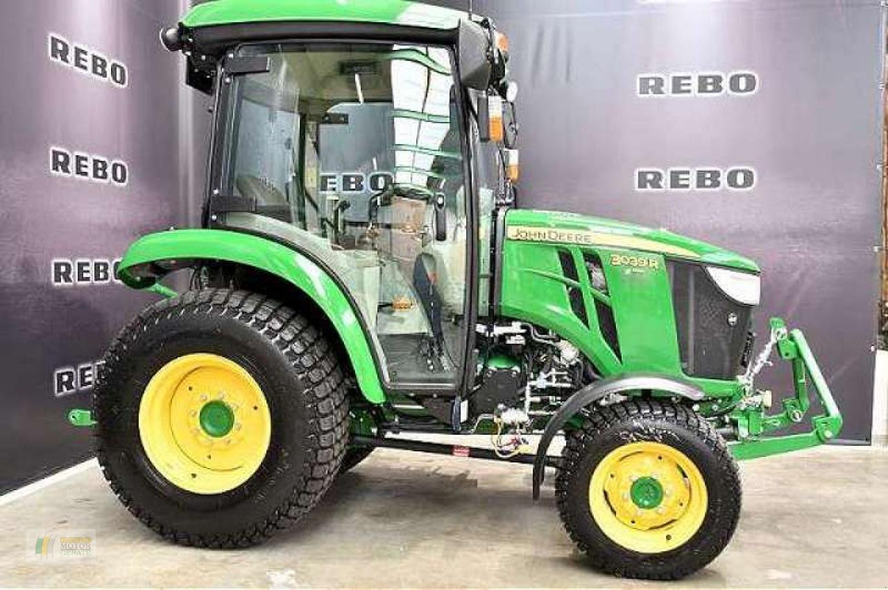 Kommunaltraktor of the type John Deere 3039R TRAKTOR, Neumaschine in Cloppenburg (Picture 2)
