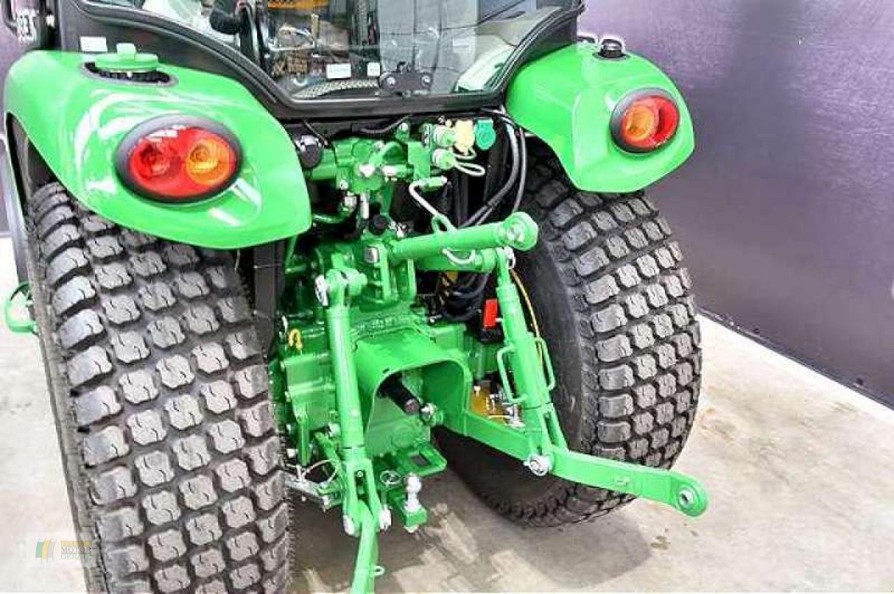 Kommunaltraktor of the type John Deere 3039R TRAKTOR, Neumaschine in Cloppenburg (Picture 3)