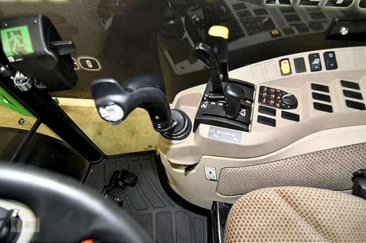 Kommunaltraktor of the type John Deere 3039R TRAKTOR, Neumaschine in Cloppenburg (Picture 8)