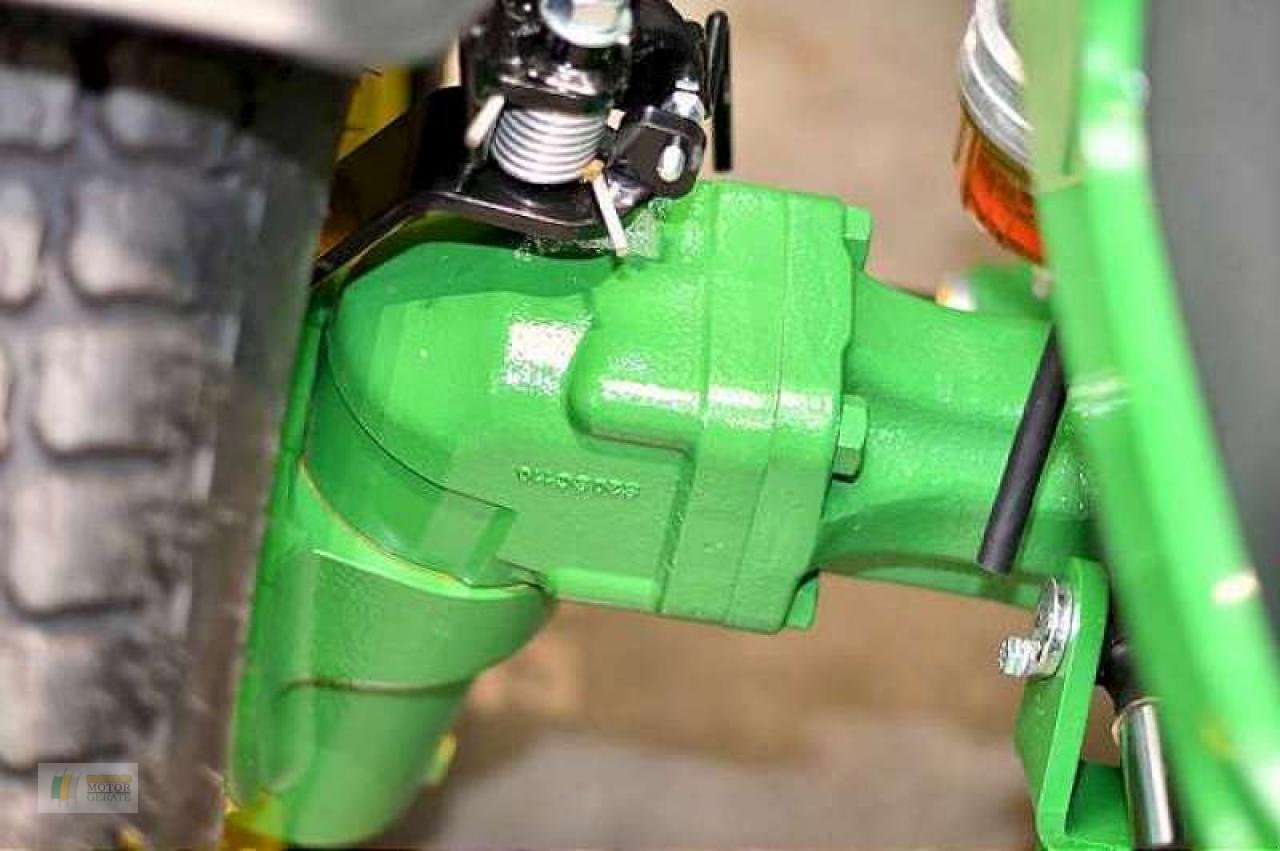 Kommunaltraktor of the type John Deere 3039R TRAKTOR, Neumaschine in Cloppenburg (Picture 9)