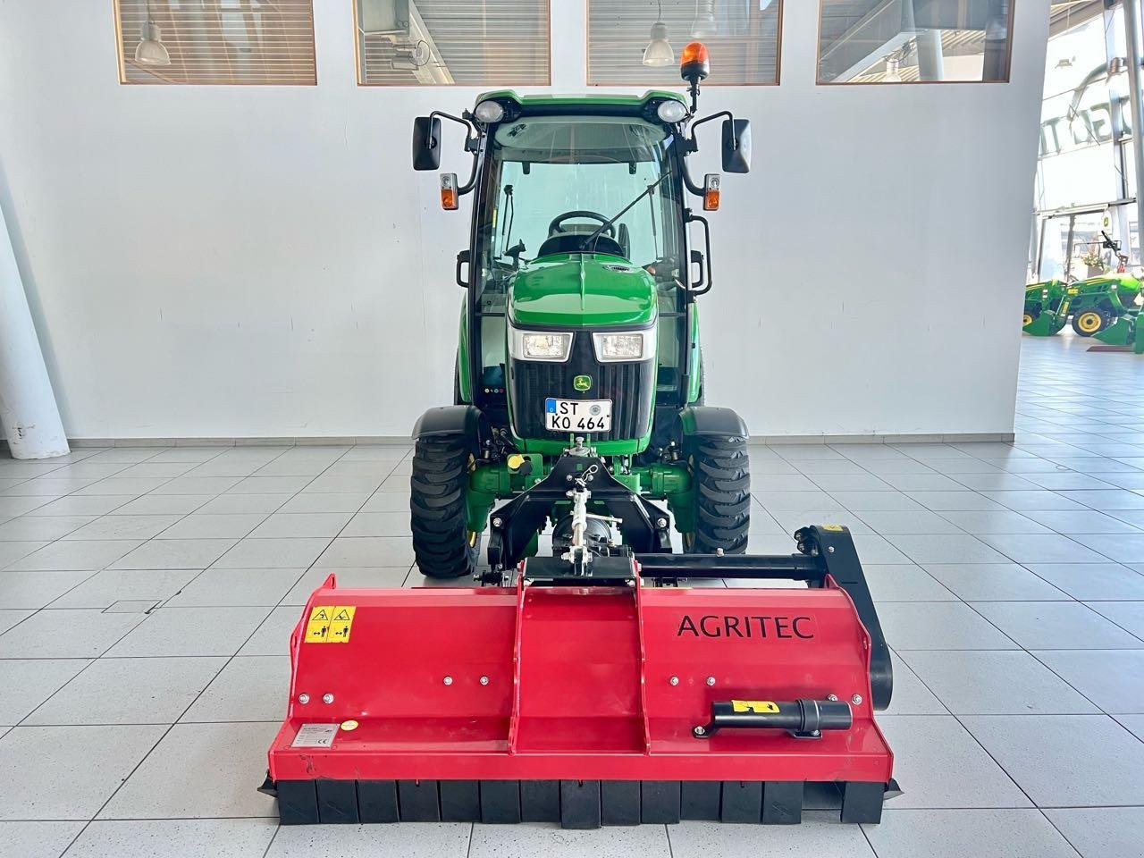 Kommunaltraktor des Typs John Deere 3039R, Mietmaschine in Beckum (Bild 5)