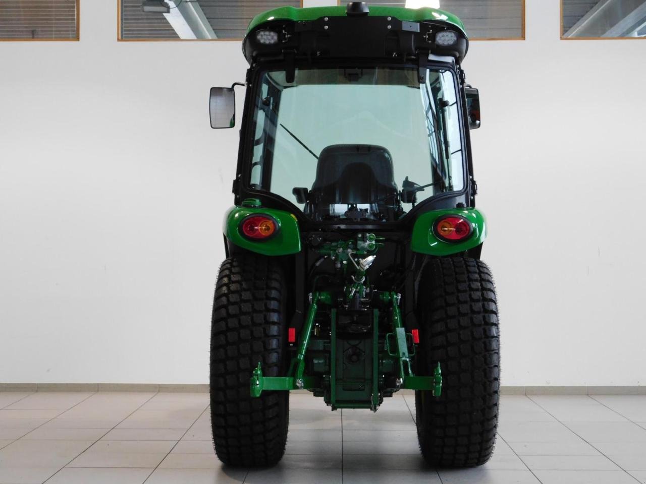 Kommunaltraktor des Typs John Deere 3039R, Neumaschine in Beckum (Bild 3)