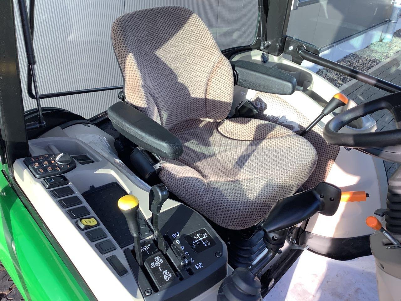 Kommunaltraktor des Typs John Deere 3039R, Neumaschine in Greven (Bild 9)