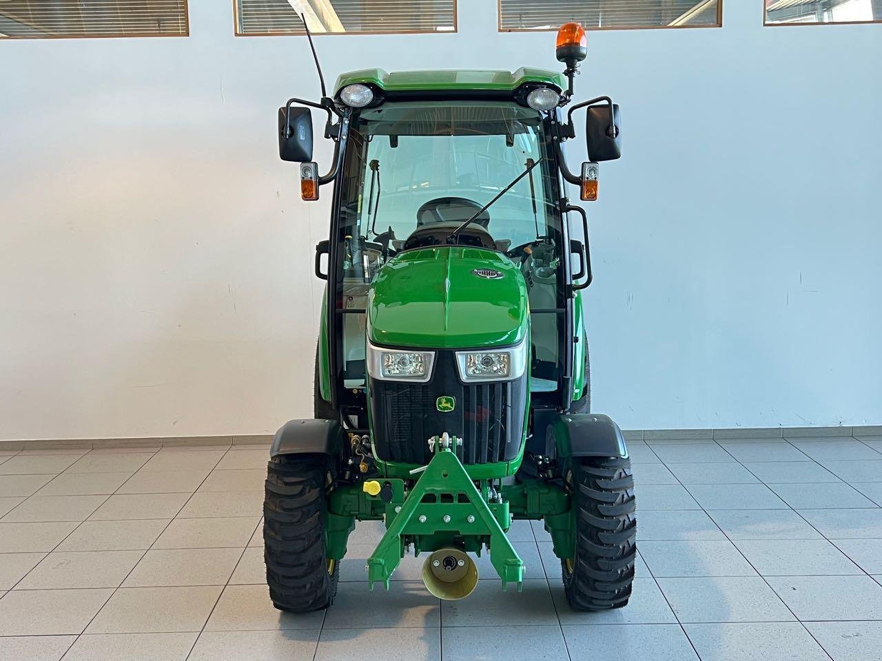 Kommunaltraktor tip John Deere 3039R, Gebrauchtmaschine in Neubeckum (Poză 3)