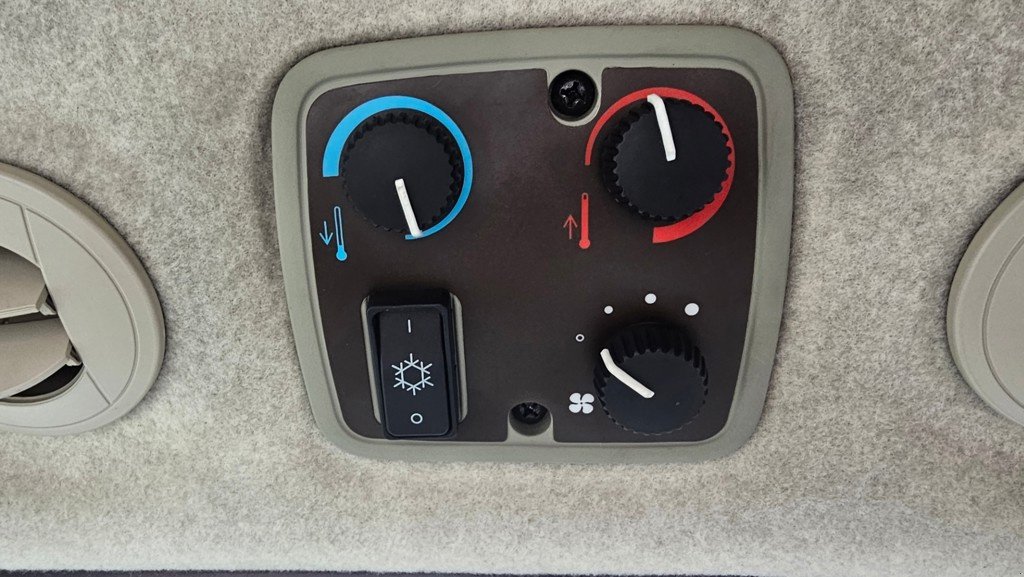 Kommunaltraktor tip John Deere 3045R, Gebrauchtmaschine in Altendorf (Poză 8)