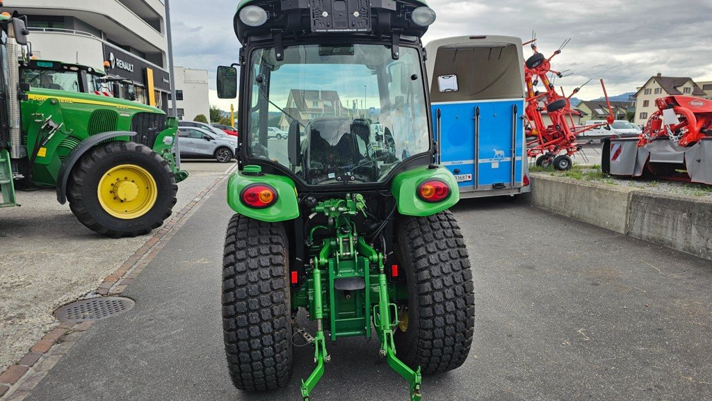Kommunaltraktor tip John Deere 3045R, Gebrauchtmaschine in Altendorf (Poză 3)