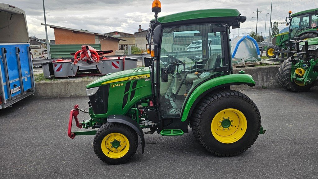 Kommunaltraktor tip John Deere 3045R, Gebrauchtmaschine in Altendorf (Poză 2)