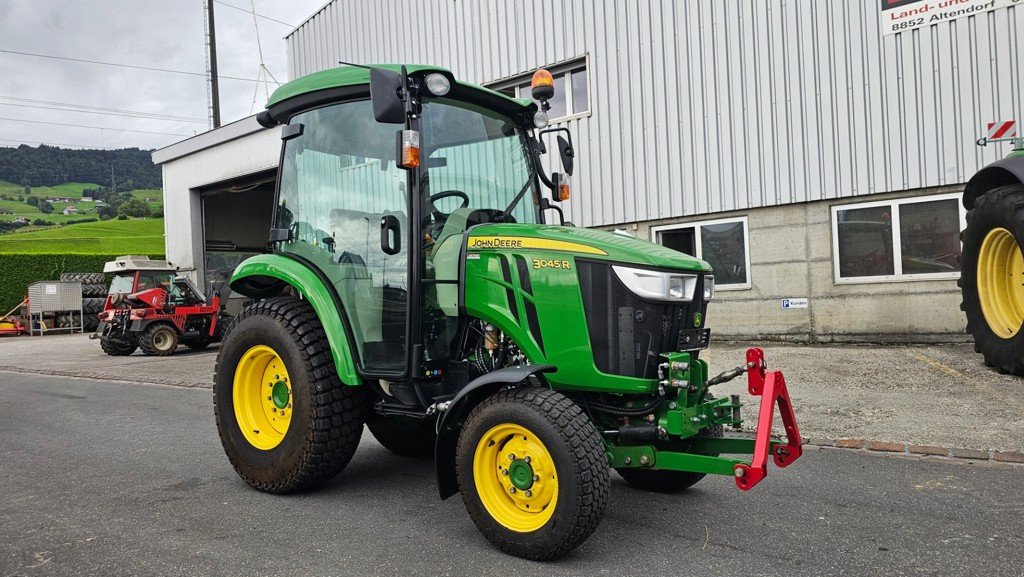Kommunaltraktor tip John Deere 3045R, Gebrauchtmaschine in Altendorf (Poză 1)