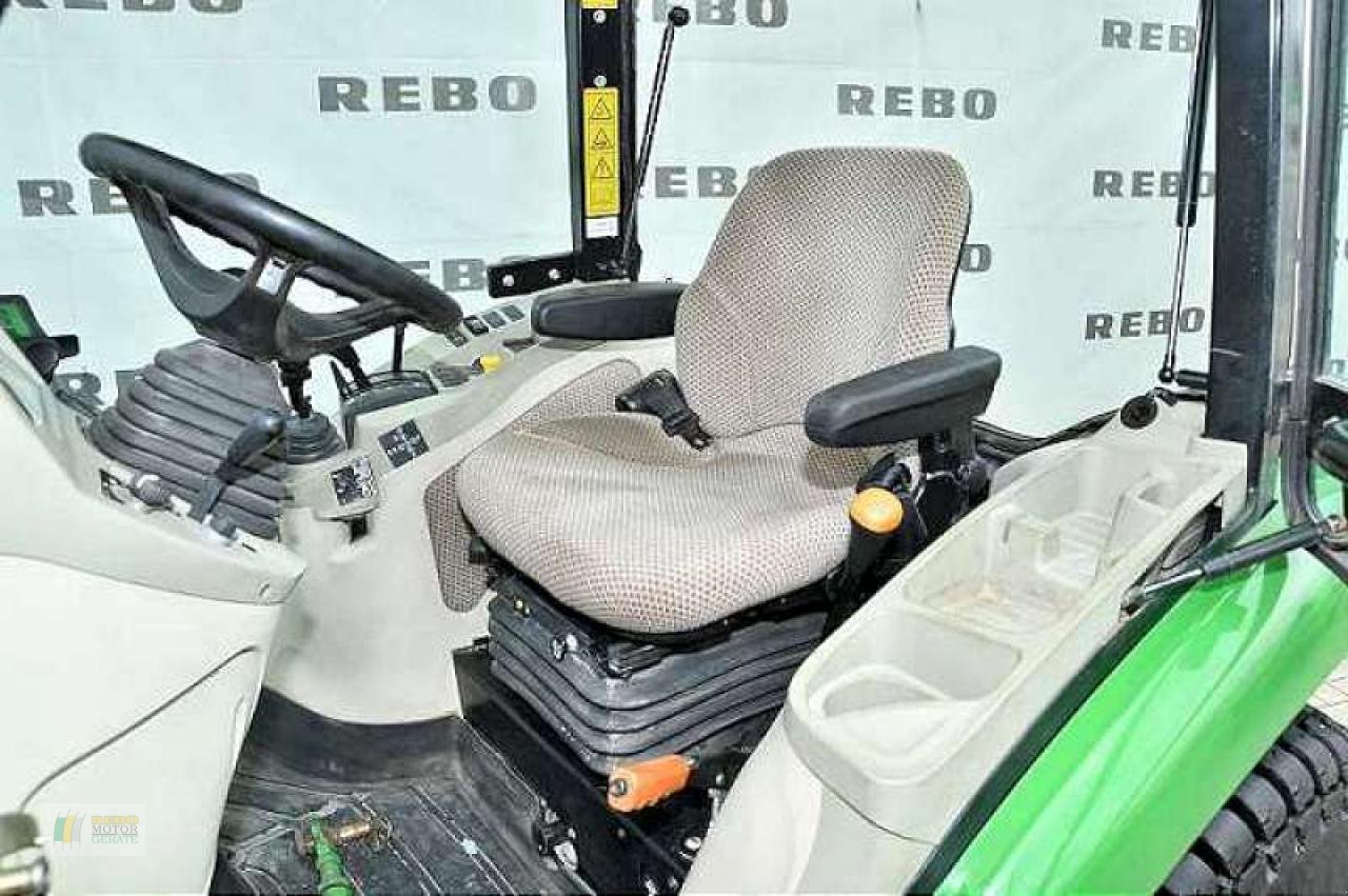 Kommunaltraktor des Typs John Deere 3045R, Gebrauchtmaschine in Cloppenburg (Bild 5)