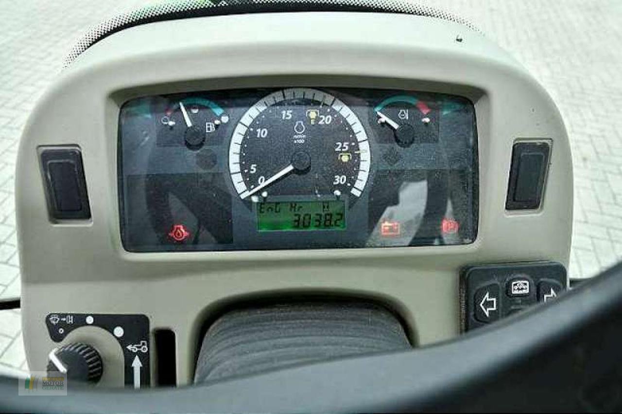 Kommunaltraktor des Typs John Deere 3045R, Gebrauchtmaschine in Cloppenburg (Bild 7)