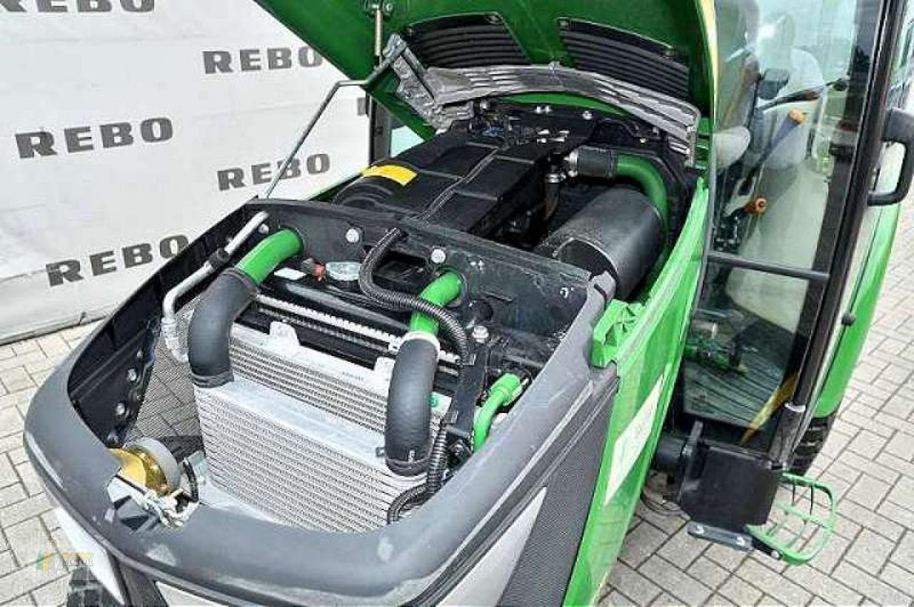 Kommunaltraktor des Typs John Deere 3045R, Gebrauchtmaschine in Cloppenburg (Bild 8)