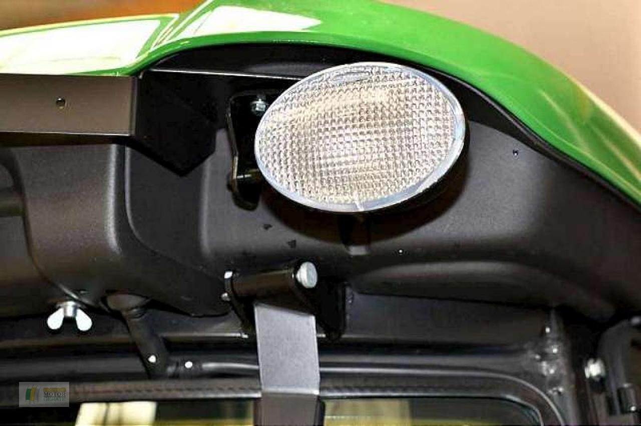 Kommunaltraktor of the type John Deere 3046R TRAKTOR, Neumaschine in Edewecht (Picture 4)