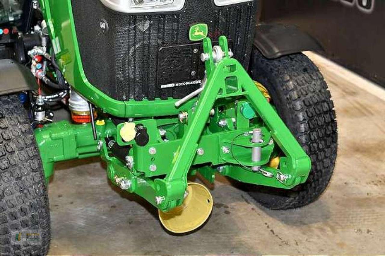 Kommunaltraktor des Typs John Deere 3046R TRAKTOR, Neumaschine in Cloppenburg (Bild 4)