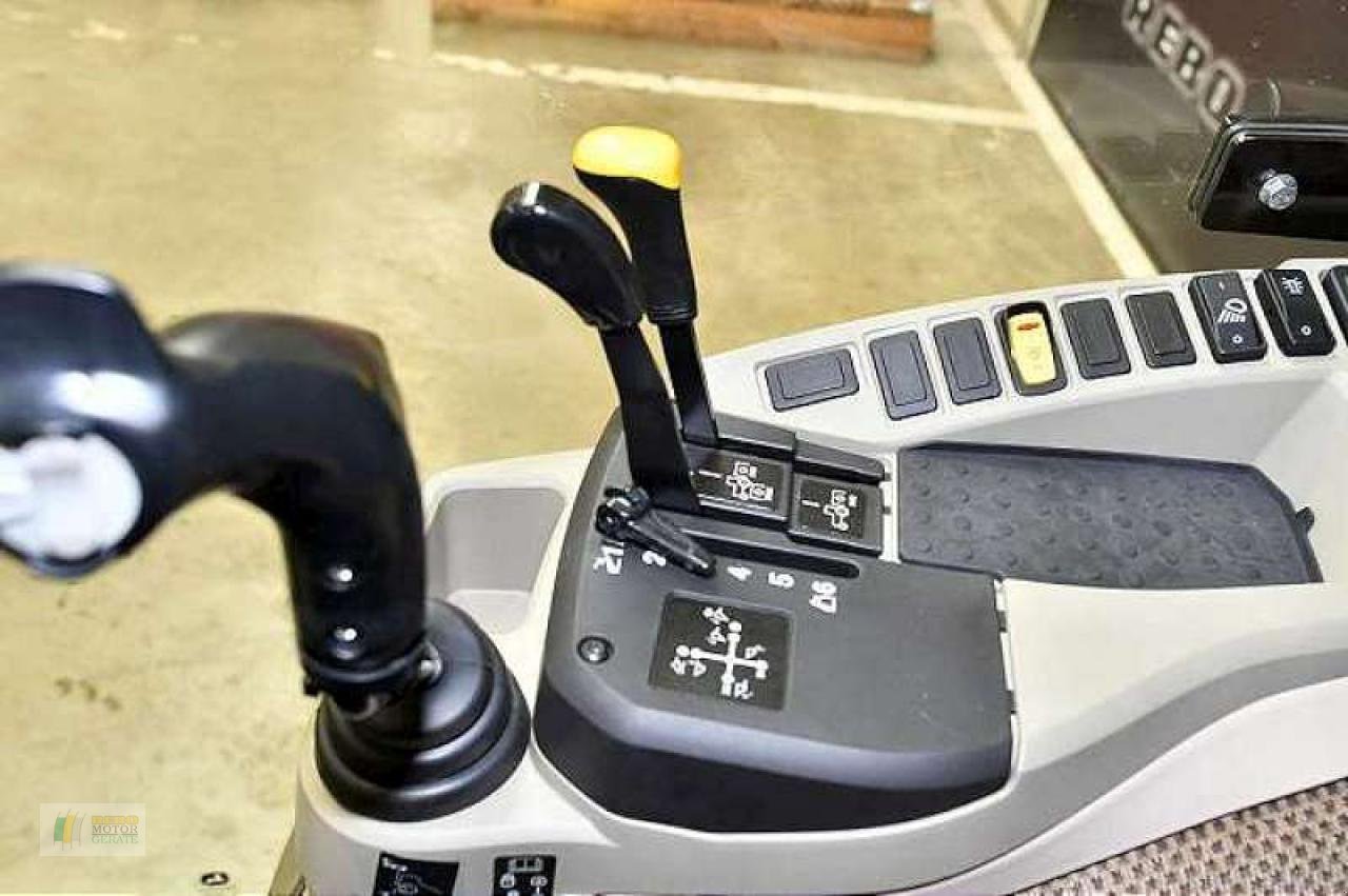 Kommunaltraktor des Typs John Deere 3046R TRAKTOR, Neumaschine in Cloppenburg (Bild 8)