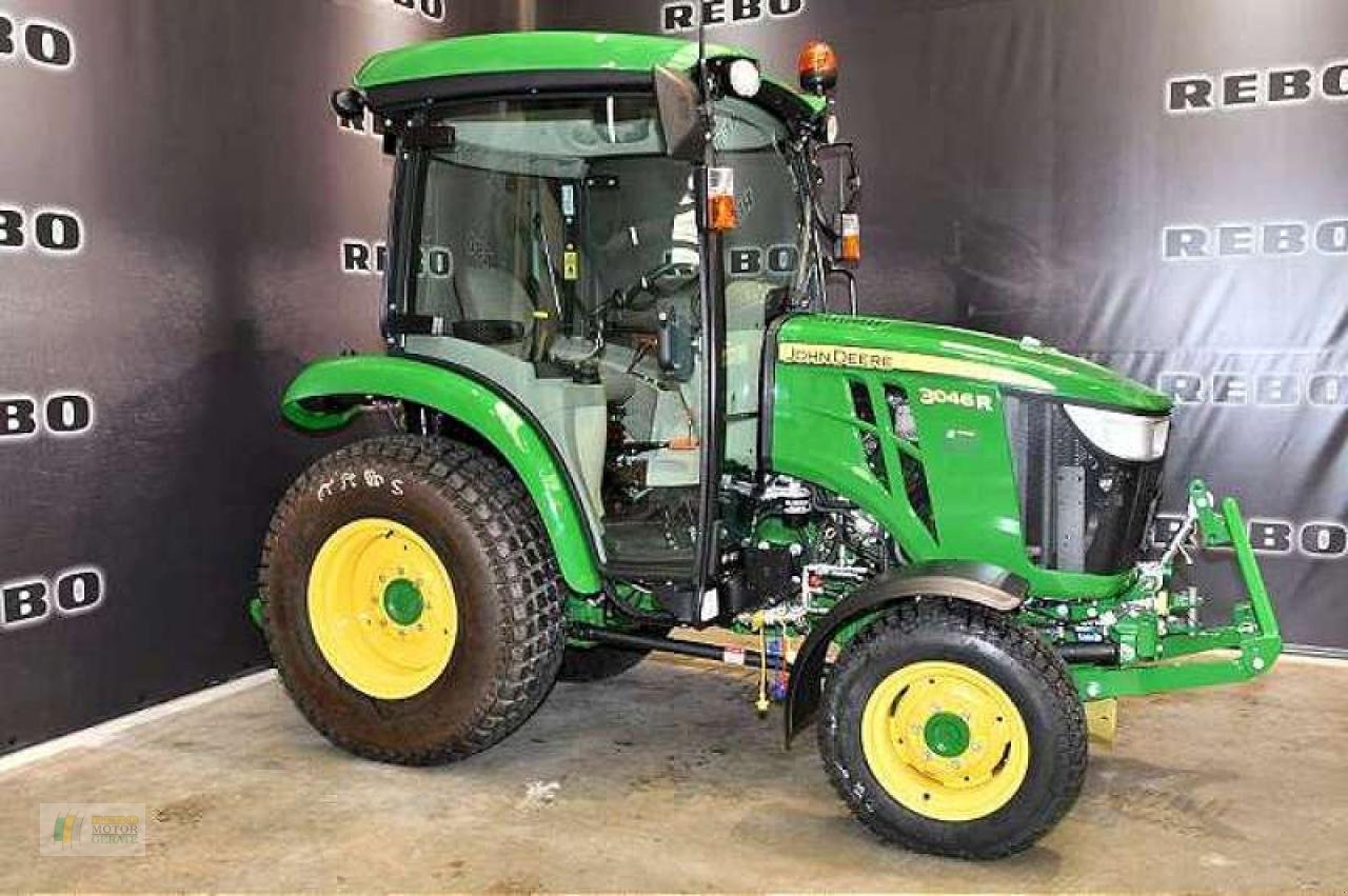 Kommunaltraktor van het type John Deere 3046R TRAKTOR, Neumaschine in Cloppenburg (Foto 1)