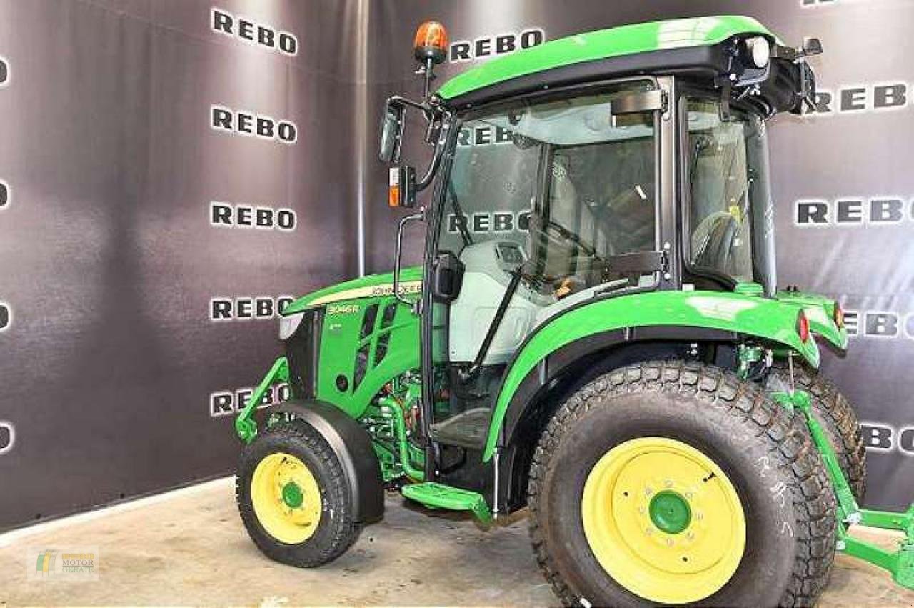 Kommunaltraktor van het type John Deere 3046R TRAKTOR, Neumaschine in Cloppenburg (Foto 3)