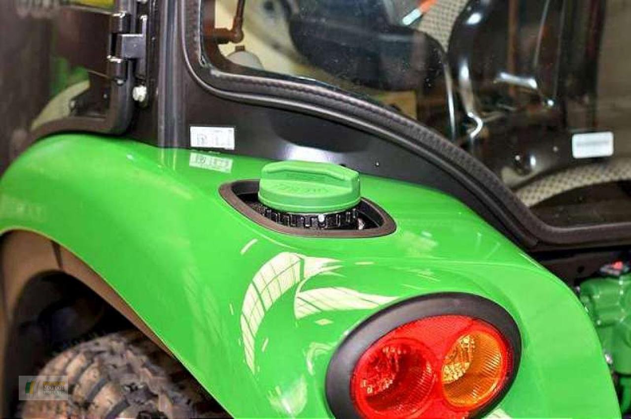 Kommunaltraktor van het type John Deere 3046R TRAKTOR, Neumaschine in Cloppenburg (Foto 4)