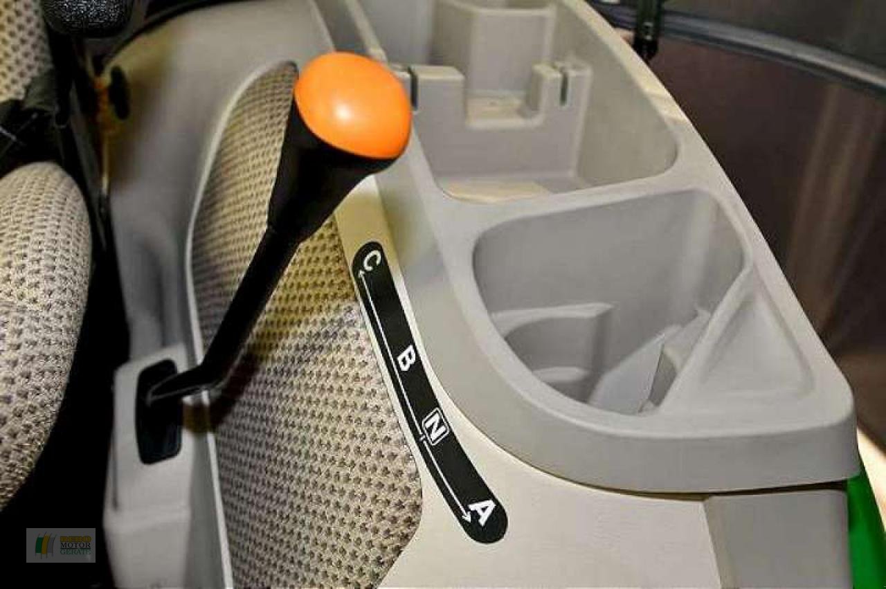 Kommunaltraktor van het type John Deere 3046R TRAKTOR, Neumaschine in Cloppenburg (Foto 10)