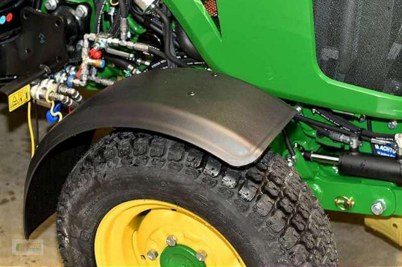 Kommunaltraktor du type John Deere 3046R TRAKTOR, Neumaschine en Edewecht (Photo 8)