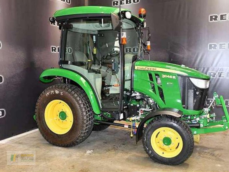 Kommunaltraktor des Typs John Deere 3046R TRAKTOR, Neumaschine in Edewecht (Bild 1)
