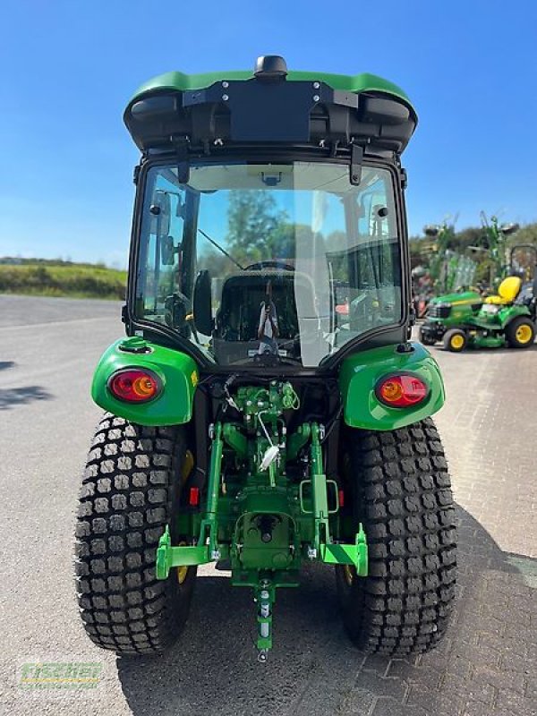 Kommunaltraktor des Typs John Deere 3046R, Neumaschine in Kroppach (Bild 5)