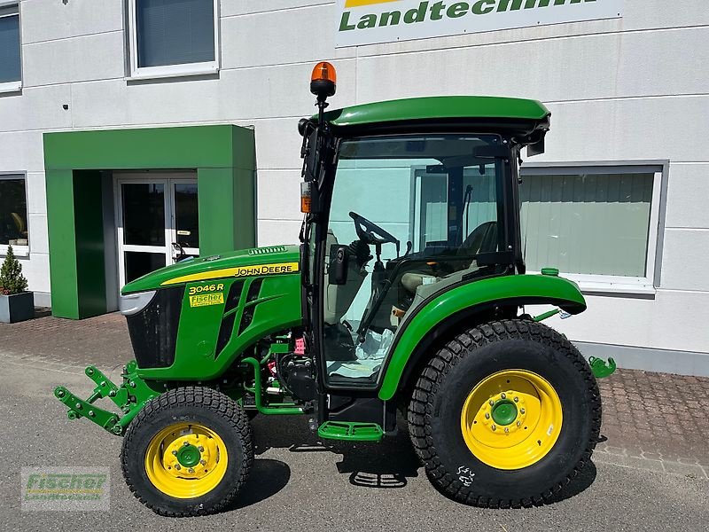 Kommunaltraktor des Typs John Deere 3046R, Neumaschine in Kroppach (Bild 2)