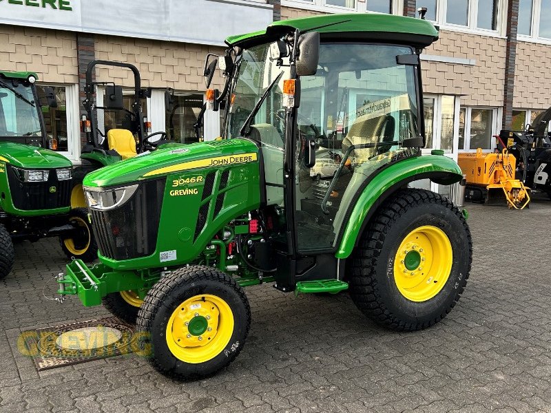 Kommunaltraktor tipa John Deere 3046R, Neumaschine u Wesseling-Berzdorf