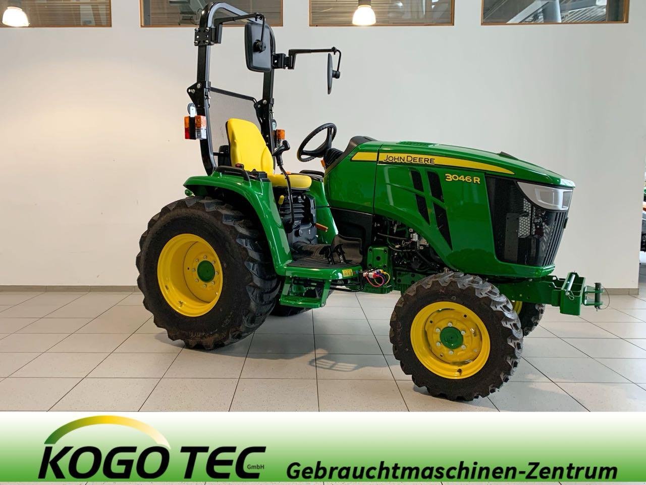 Kommunaltraktor des Typs John Deere 3046R, Neumaschine in Beckum (Bild 1)