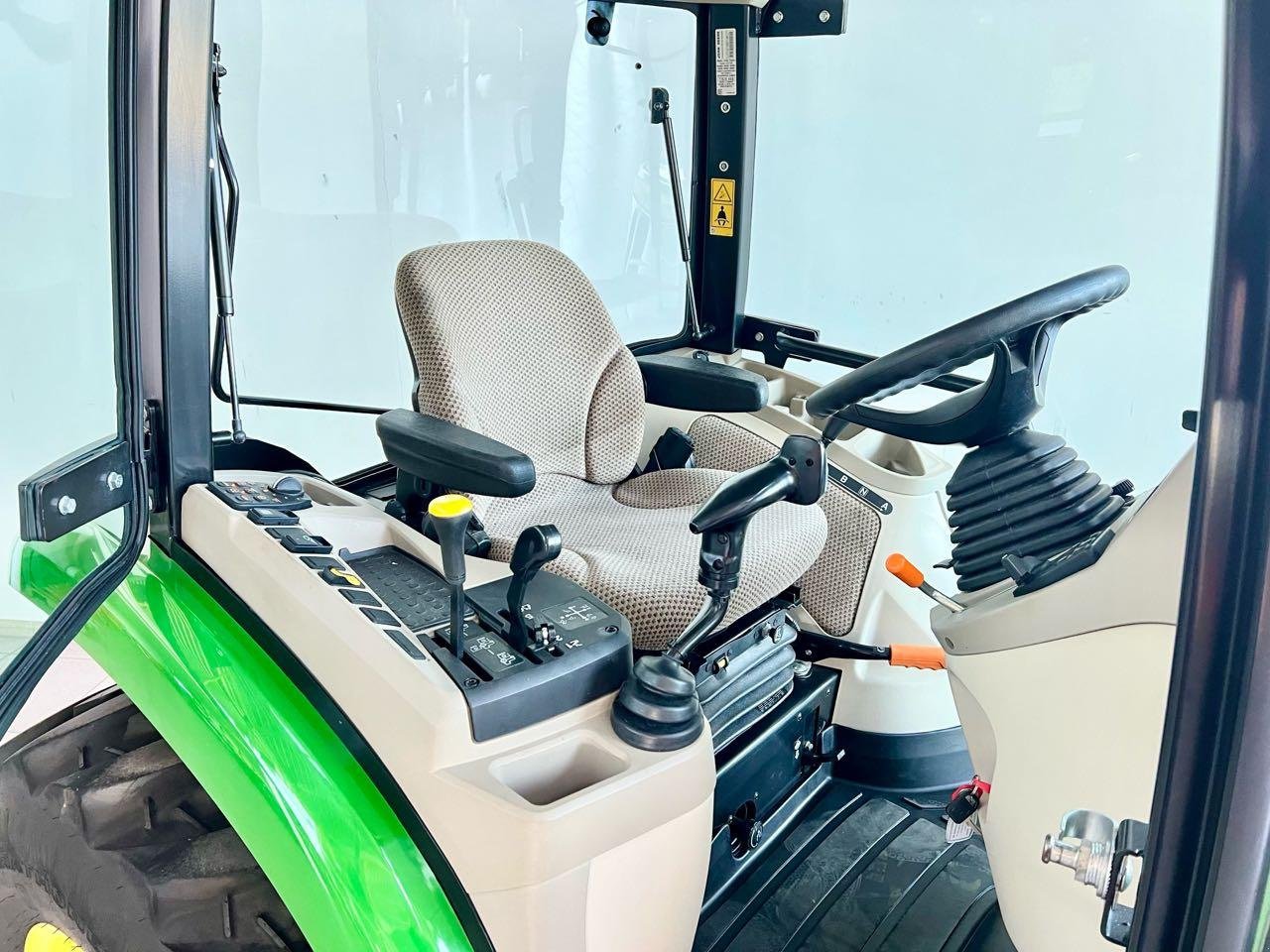 Kommunaltraktor typu John Deere 3046R, Mietmaschine v Beckum (Obrázek 5)