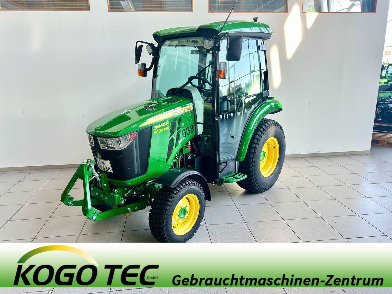 Kommunaltraktor des Typs John Deere 3046R, Mietmaschine in Beckum (Bild 1)