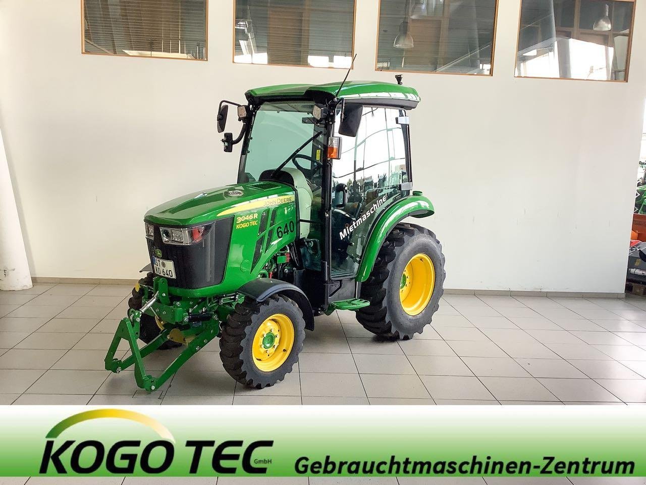 Kommunaltraktor typu John Deere 3046R, Mietmaschine v Beckum (Obrázek 1)