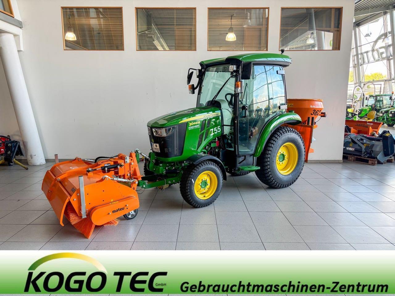 Kommunaltraktor des Typs John Deere 3046R, Gebrauchtmaschine in Beckum (Bild 1)