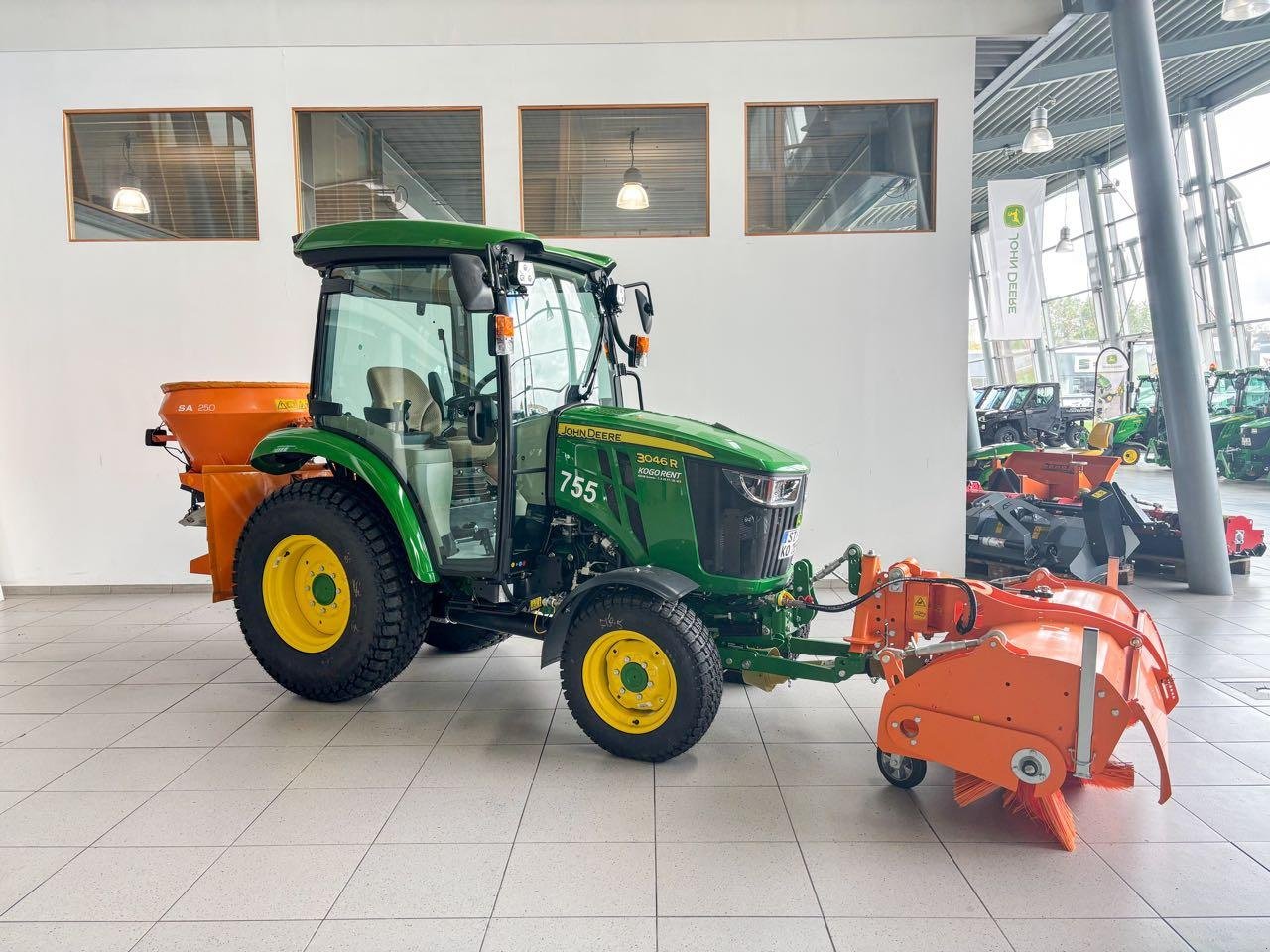 Kommunaltraktor des Typs John Deere 3046R, Gebrauchtmaschine in Beckum (Bild 3)
