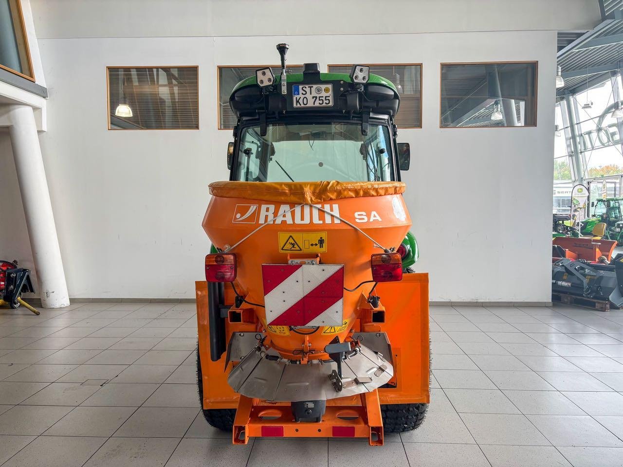 Kommunaltraktor des Typs John Deere 3046R, Gebrauchtmaschine in Beckum (Bild 4)