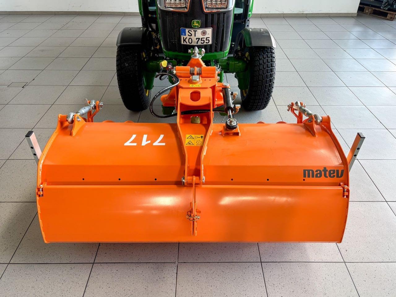 Kommunaltraktor des Typs John Deere 3046R, Gebrauchtmaschine in Beckum (Bild 8)